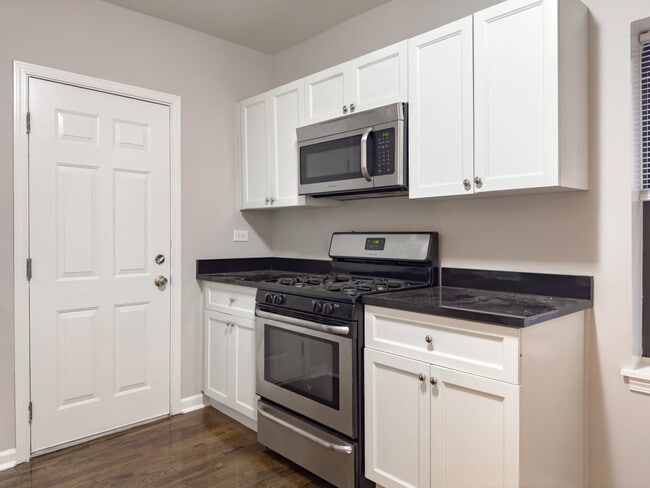 Foto del edificio - 5746 N Winthrop Ave