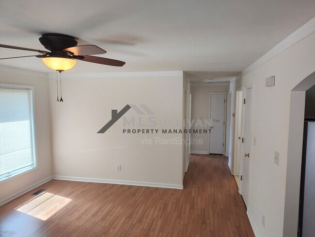 Foto del edificio - 308 Lakeshore Dr