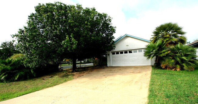 Foto del edificio - Great College Station Home Near Parks