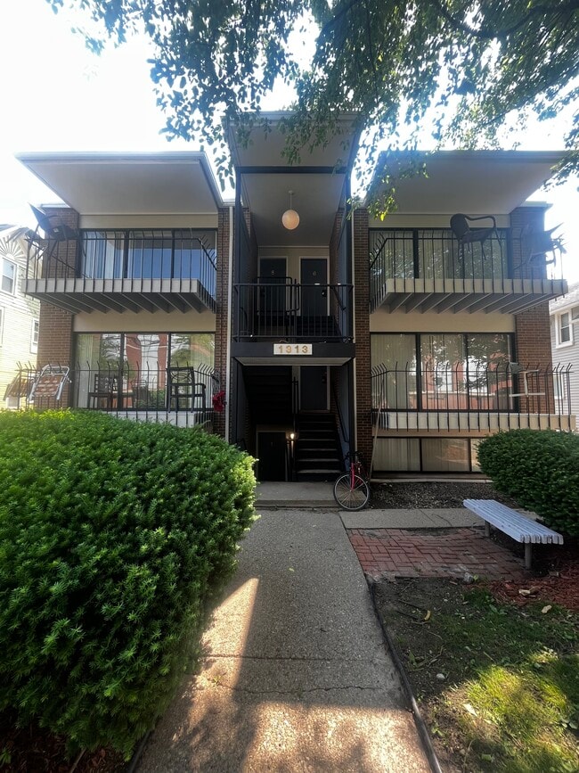 Building Photo - 1313 S State St