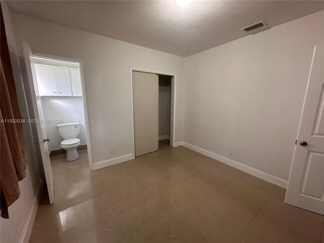 Foto del edificio - 150 NE 170th St