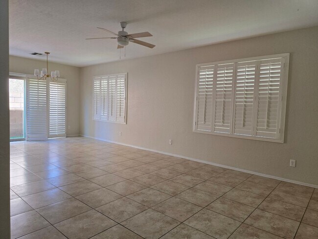 Foto del edificio - Gated Community  Home  Three Bedrooms, 2.5...
