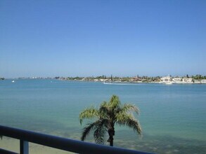 Building Photo - 6093 Bahia Del Mar Cir N