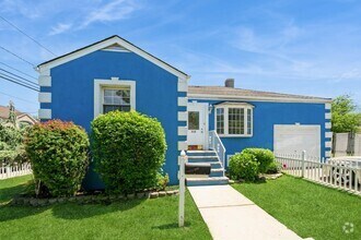 Building Photo - 940 SCHOPMAN Dr