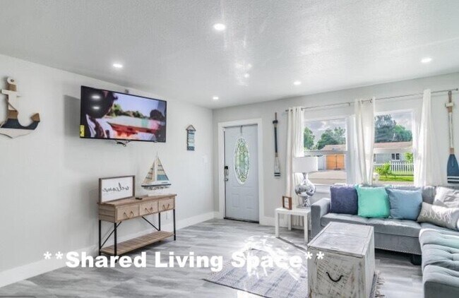 Building Photo - bedroom in Beverly Hills CA 90211