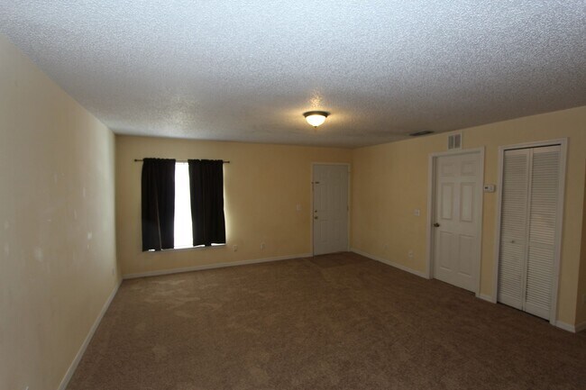 Building Photo - Charming 3-Bedroom Duplex in  St. Cloud