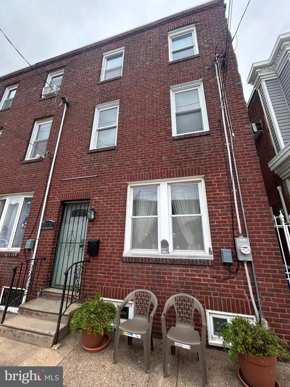 Building Photo - 3030 Edgemont St
