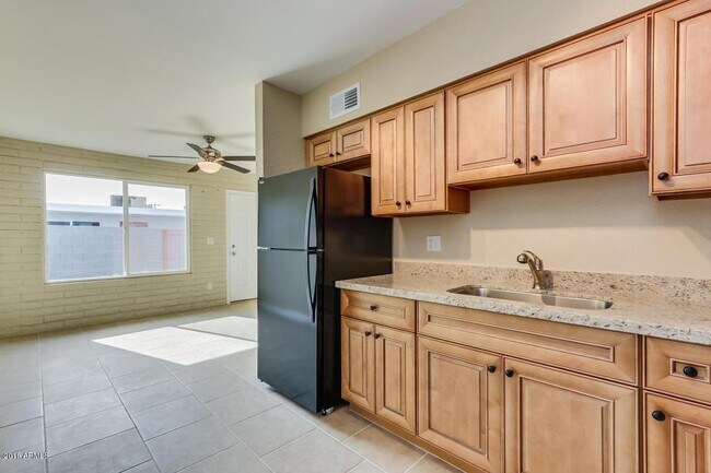 Building Photo - 3308 N 66th Pl
