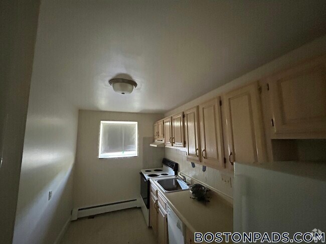 Building Photo - 8 Brattle Dr