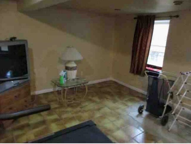 Building Photo - 113 Burlington Ave