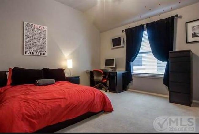 Building Photo - 8864 Kennsington St