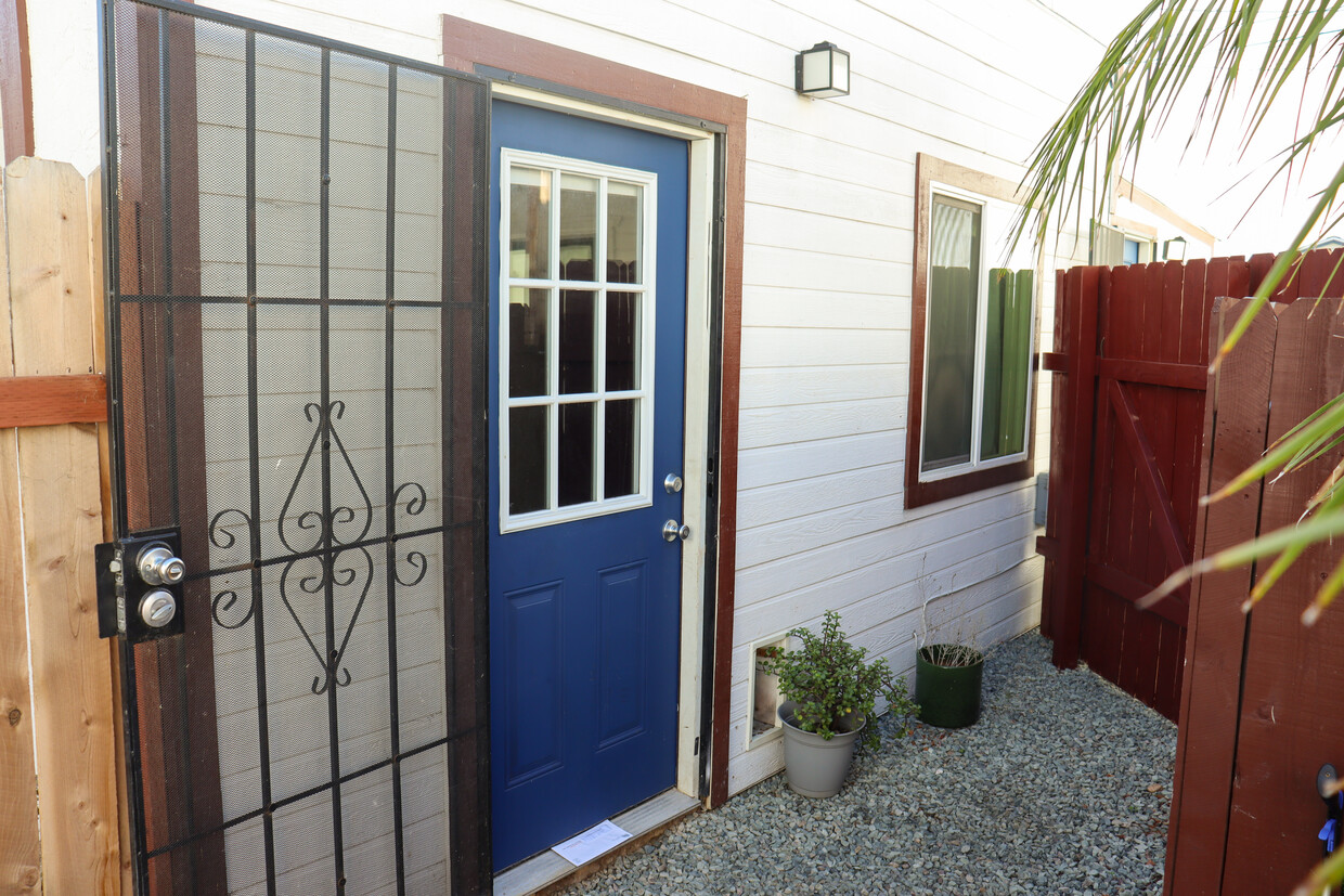 Front Door - 4112 Menlo Ave