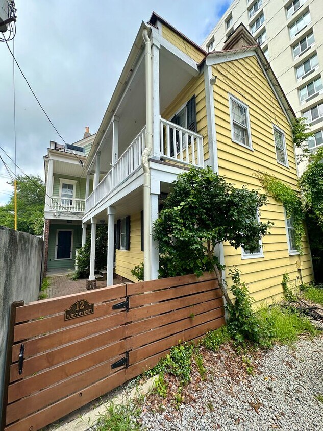 Primary Photo - Charming one bedroom house in the heart of...