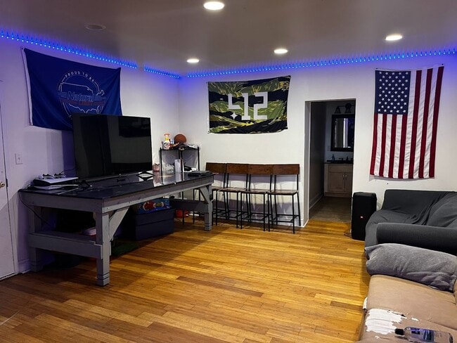 Foto del edificio - 2128 E Carson St