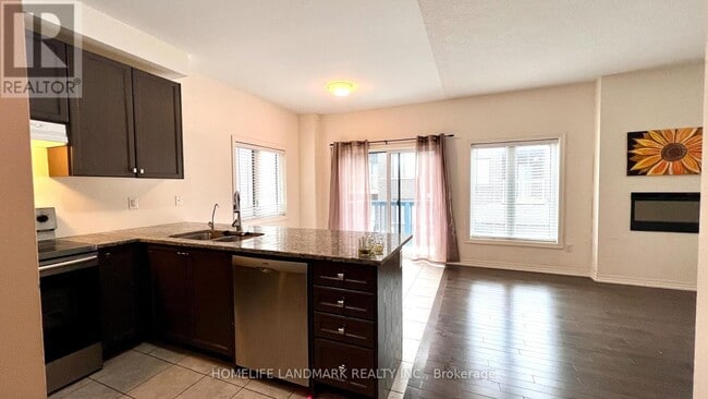 Building Photo - 83 Tango Cres