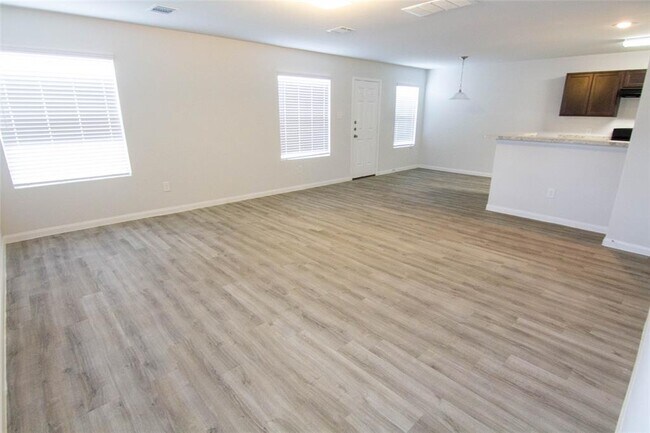Building Photo - 4115 Silver Ranch Rd