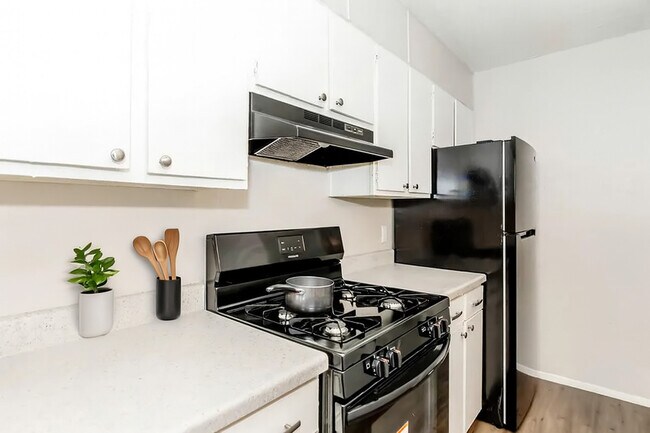 Foto del edificio - Scenic Pines Apartments