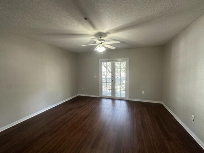 Building Photo - 720 Celebration Ave