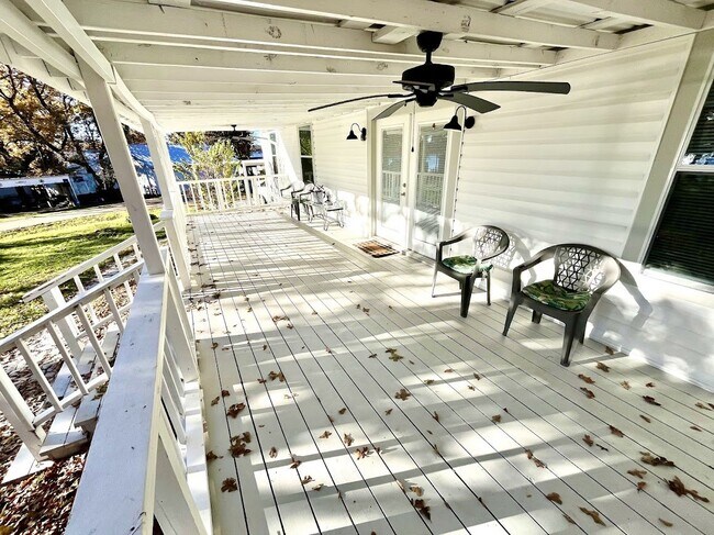 Foto del edificio - Beautifully Remodeled 3 Bedroom, 2 Bathroo...