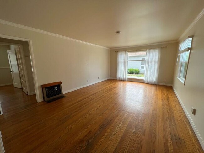Building Photo - 2BD/1BA Downtown Alameda Duplex w/ Garage ...