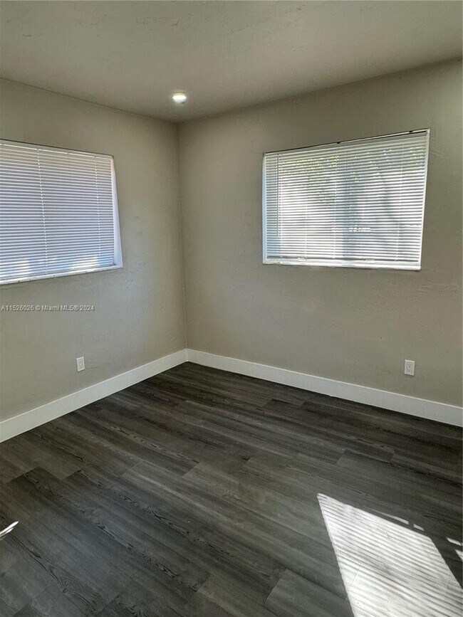 Building Photo - 2555 NE 183rd St