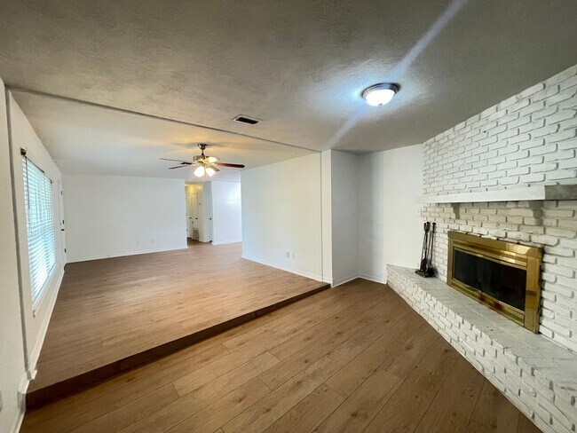 Building Photo - 44 S Cortez Ave