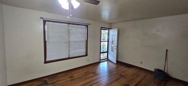Building Photo - 5635 Millar Dr