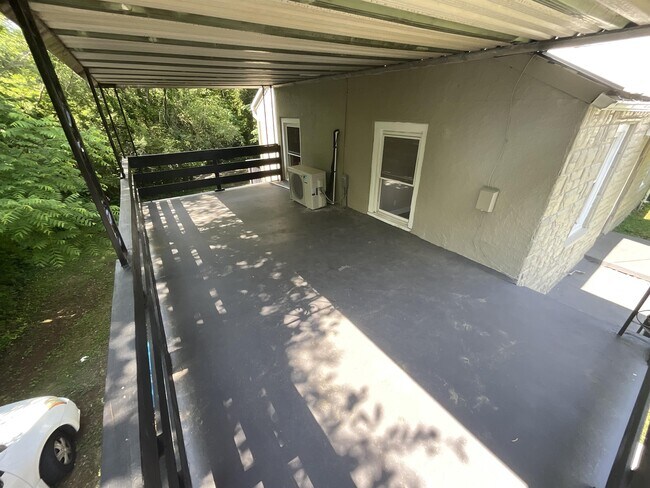 Foto del edificio - 302 Hanover Ave NW