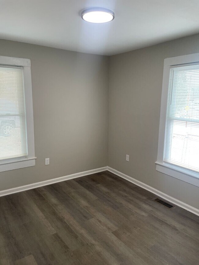 Foto del edificio - 1542 24th St NE