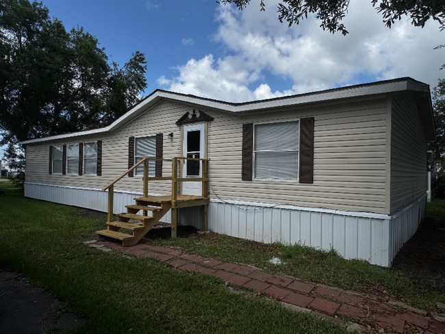 Photo - 144 Fox Meadow Dr (Alvin, TX) House
