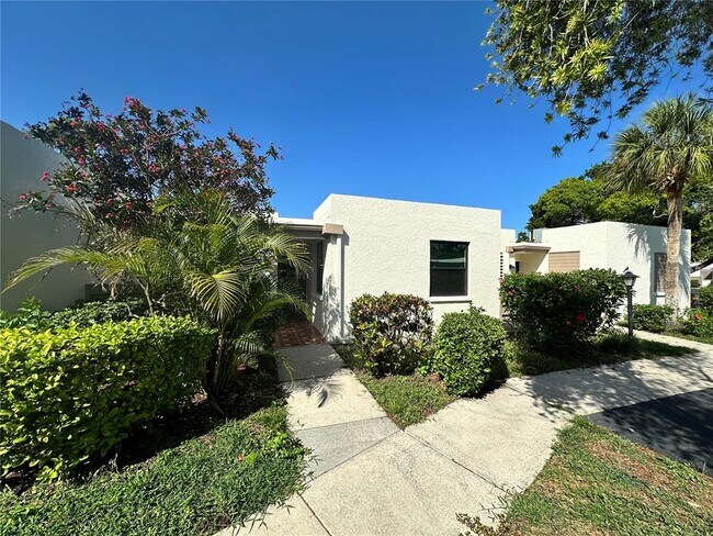 Foto del edificio - 567 Lakeside Dr
