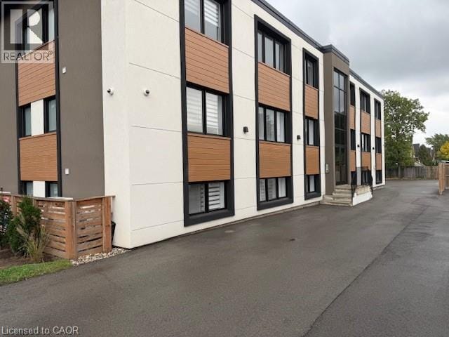 Building Photo - 816 Concession St