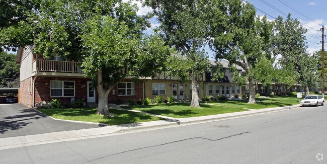 Foto del edificio - Iris Street Townhomes