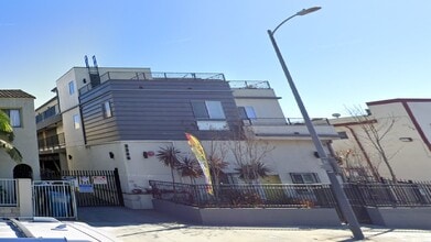 Building Photo - 2336 Crenshaw Blvd