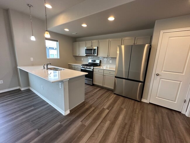 Building Photo - 7435 Gorgeted Quail Grv