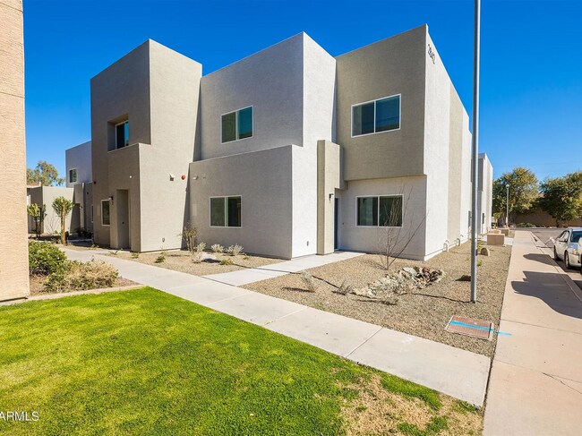 Foto del edificio - 2842 E Tracy Ln