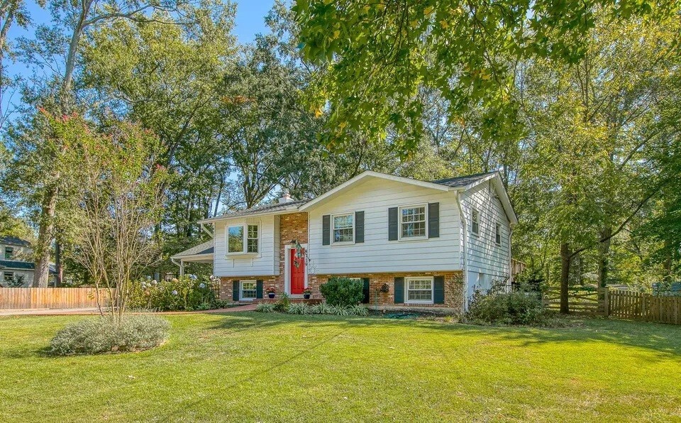 Foto principal - 8719 Badger Dr