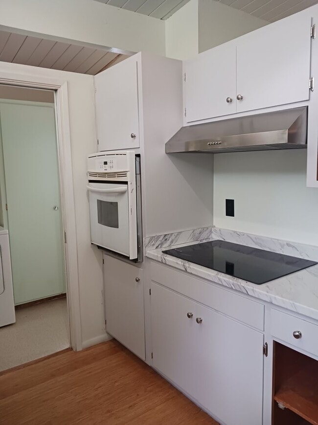 Building Photo - Duplex for RENT!