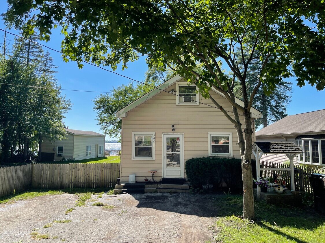 Foto principal - 703 Lake Shore Dr