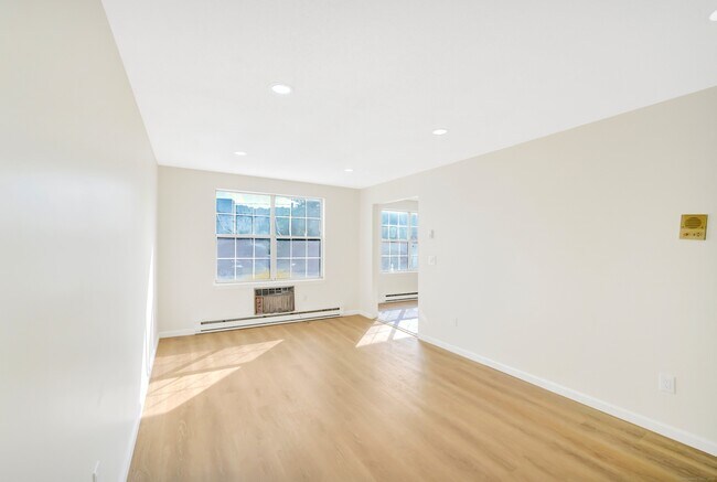 Foto del edificio - 1744 Thomaston Ave
