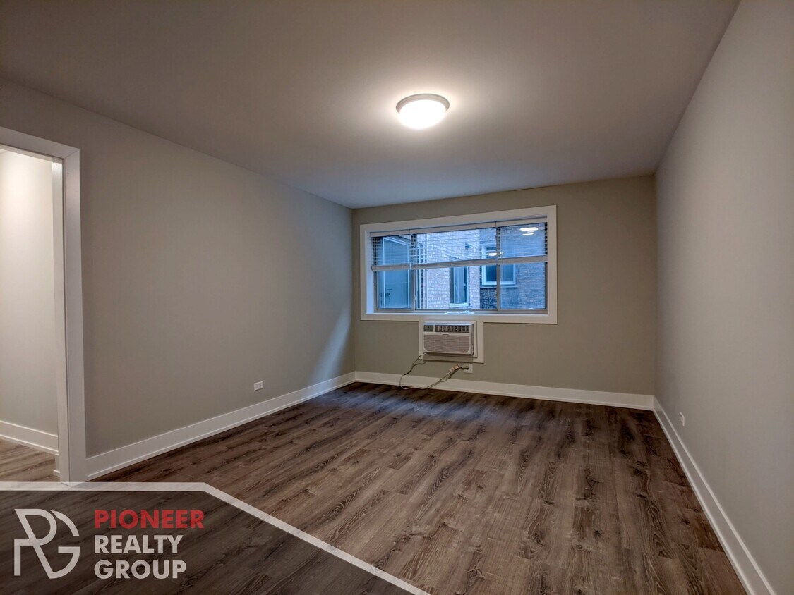 Foto principal - 542 W Surf St