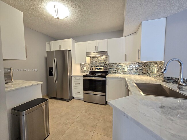 Building Photo - 8977 Wiles Rd