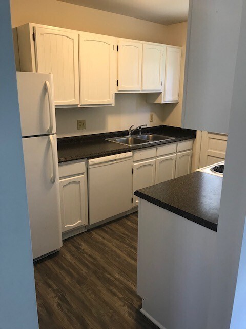 Foto del edificio - Blackstone-2 Bedroom Apartment-1st level