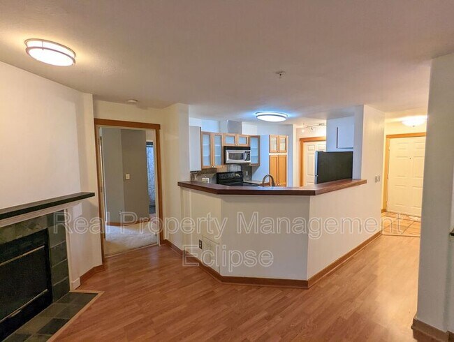 Building Photo - 5000 NW Village Park Dr
