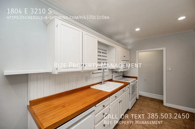 Building Photo - 1804 3210 S