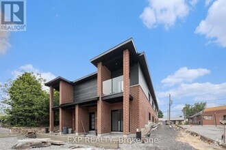 Building Photo - 897-897 Laurier St
