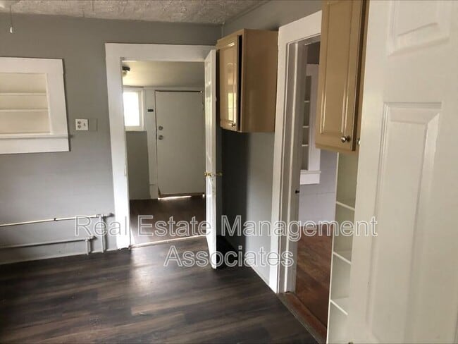 Building Photo - 104 Grady St