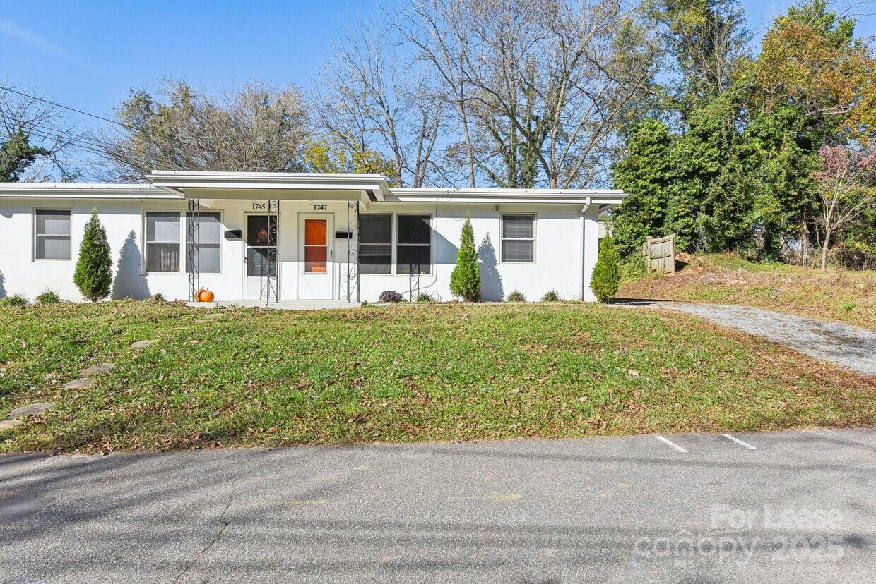 Foto principal - 1747 1st St NE