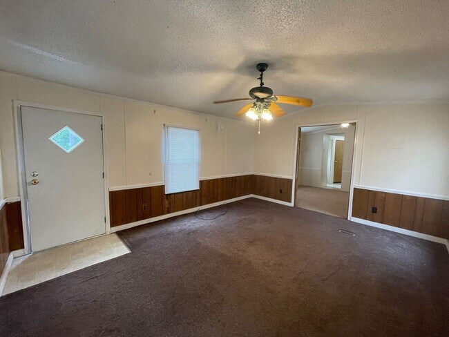 Building Photo - 2 bedroom, 2 bath Mobile Home