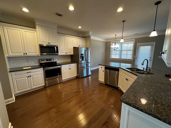 Building Photo - 977 Glenhaven Dr